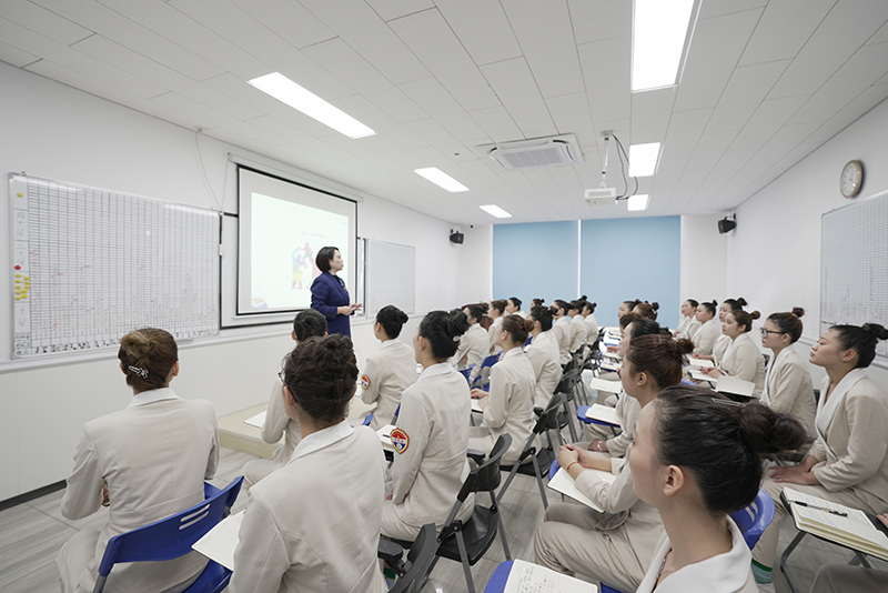 到哪里學(xué)美容？多途徑開啟美麗事業(yè)